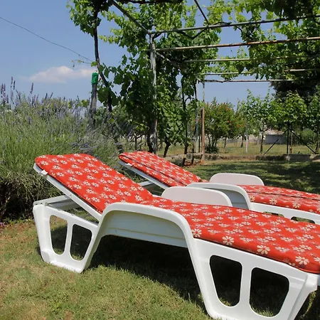 Mit Schoenem Garten Und Sonnenterrasse Prázdninový dům