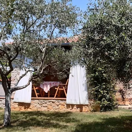 度假居 Mit Schoenem Garten Und Sonnenterrasse *